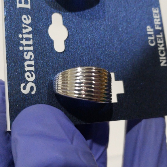 Chic Silver-tone Half Circle Design Clip-on Earrings - Women's Fashion Jewelry - Picture 5 of 7